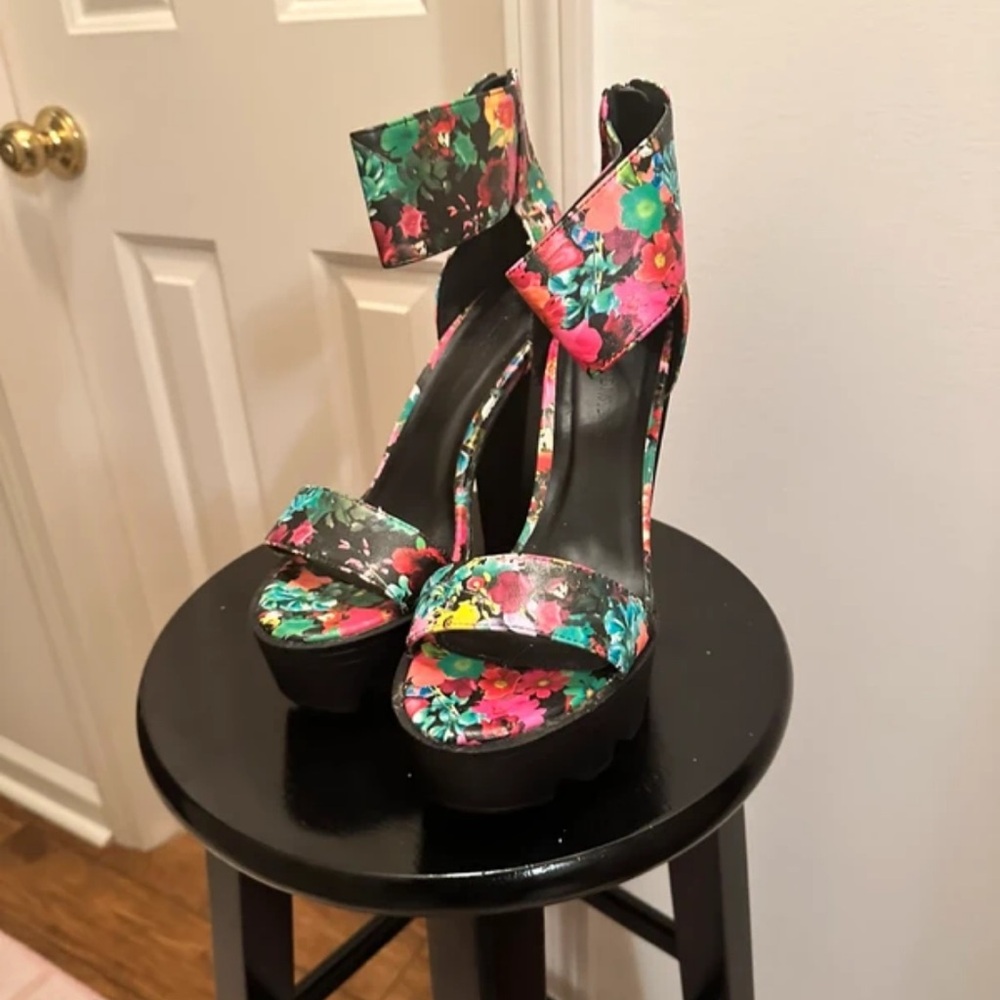 Floral Ankle-Strap Platform Heels in Multicolor